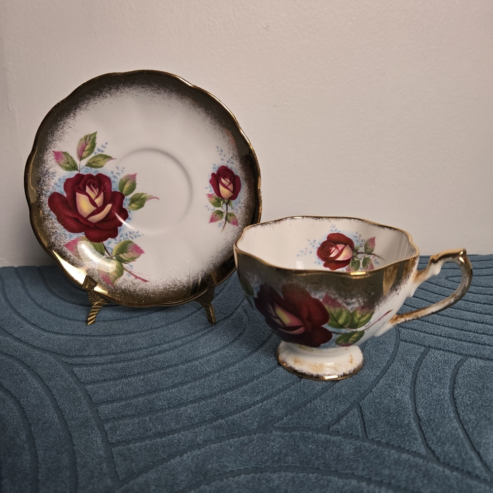 Elegant Rose-Pattern Tea Cup & Saucer - White with Red Roses and Gold Trim